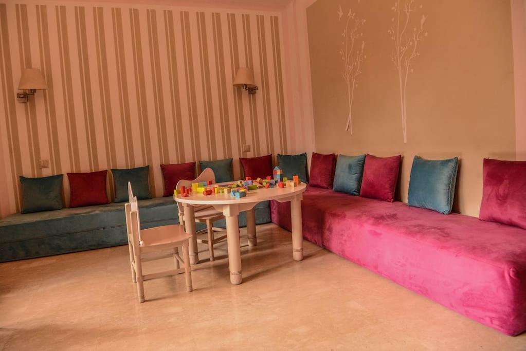 Beautiful, Great Equipped 122 M Holiday Apartment Near Majorelle Garden And Gueliz With Pool Views And A Large Balcony And Terrace Marrakesh Esterno foto