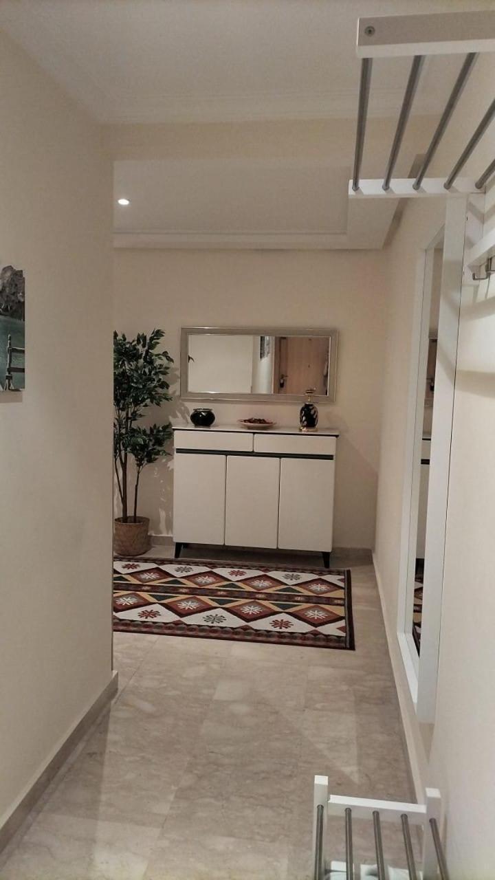 Beautiful, Great Equipped 122 M Holiday Apartment Near Majorelle Garden And Gueliz With Pool Views And A Large Balcony And Terrace Marrakesh Esterno foto
