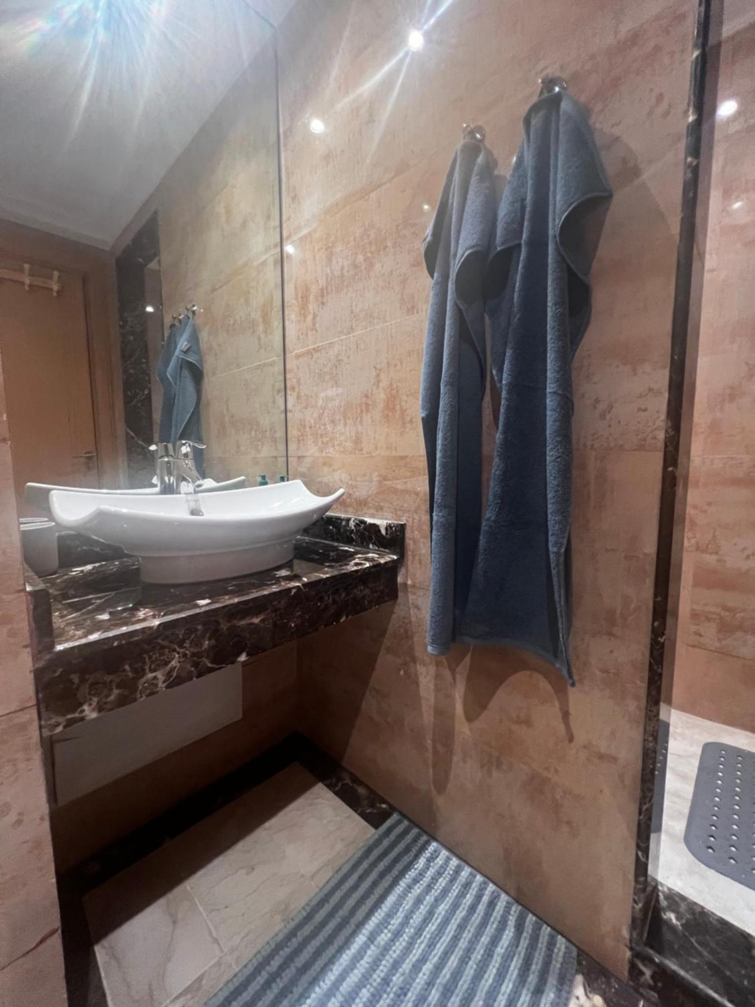 Beautiful, Great Equipped 122 M Holiday Apartment Near Majorelle Garden And Gueliz With Pool Views And A Large Balcony And Terrace Marrakesh Esterno foto