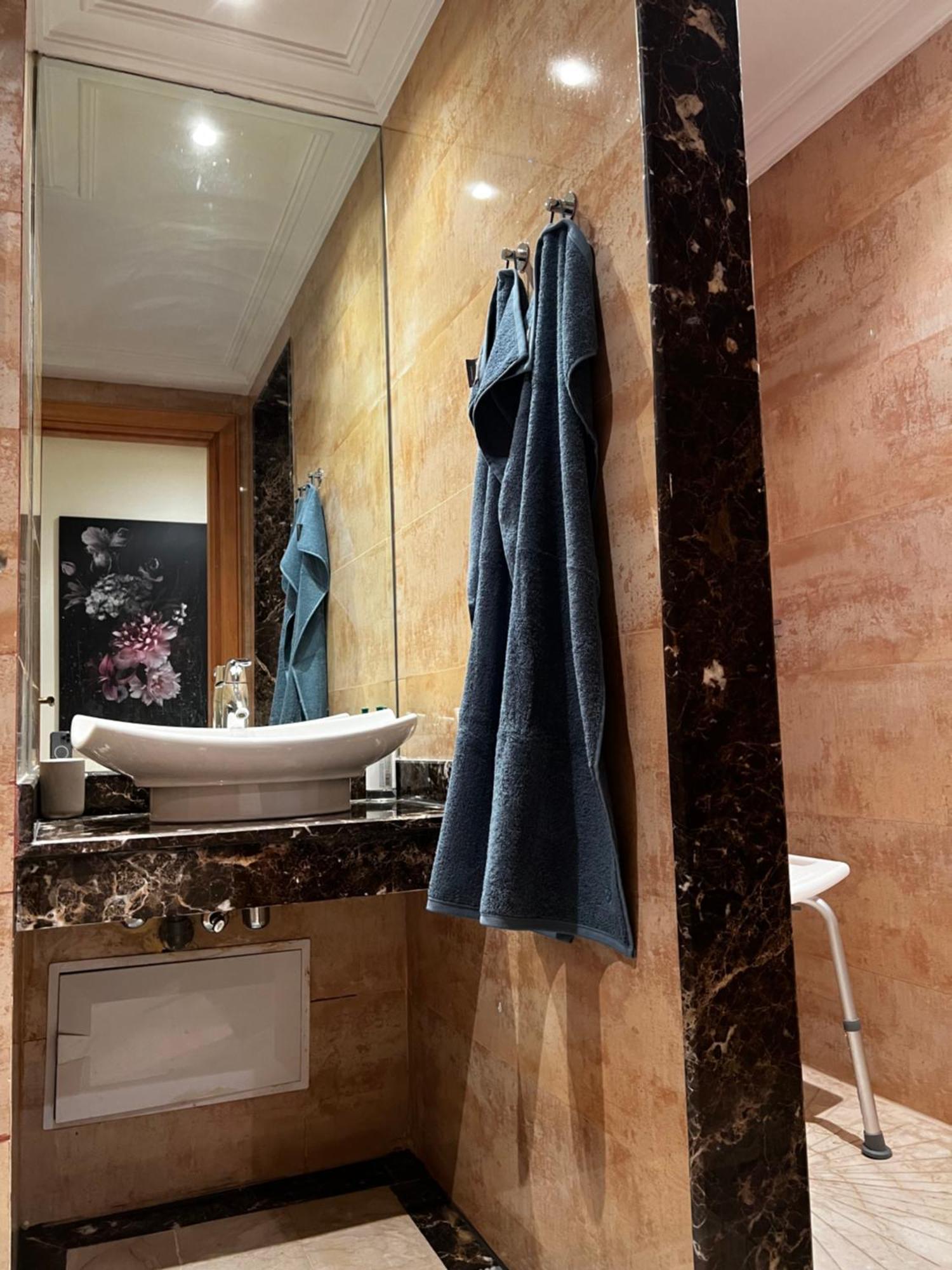 Beautiful, Great Equipped 122 M Holiday Apartment Near Majorelle Garden And Gueliz With Pool Views And A Large Balcony And Terrace Marrakesh Esterno foto